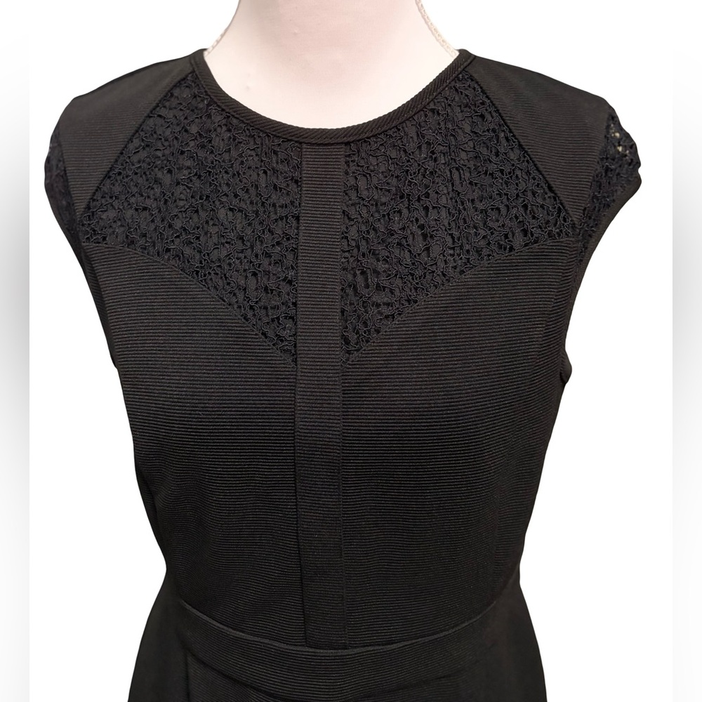 Adrianna Papell Black Cap Sleeve Jewel Neck Party Dress